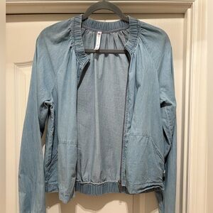 Women’s Fabletics Francesca denim zip up jacket size medium
